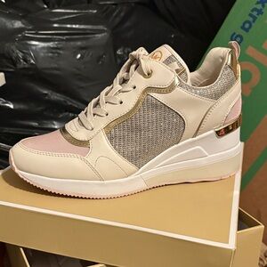 NWT MK Women's Cream and Gold Sneakers